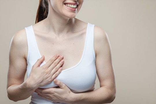 Magazin Schmerzen Brustvergrößerung, Dr. Deb, Central Aesthetics, Plastische Chirurgie & Schönheitschirurgie in Frankfurt
