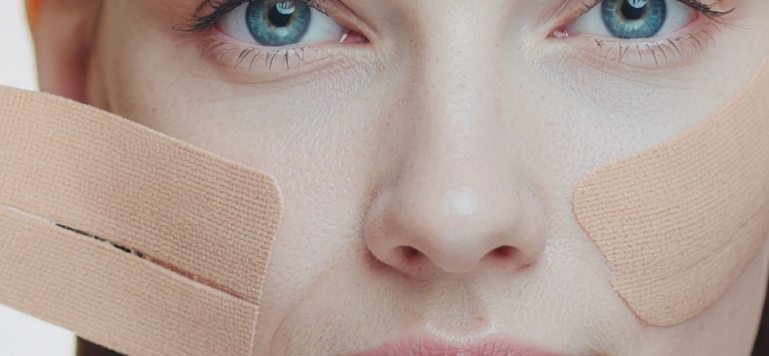 Facetaping vs. Ästhetische Behandlungen – Was hilft wirklich gegen Falten?